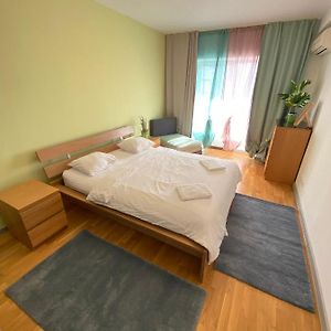 Green Apartment 214 With Private Parking