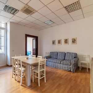 Appartement à 3 Chambres à Coucher