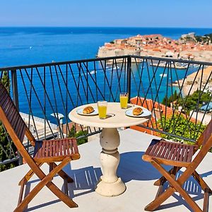 Yellow Seaview Apartment