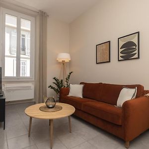Splendide Et Idealement Situe Proche Du Palais.