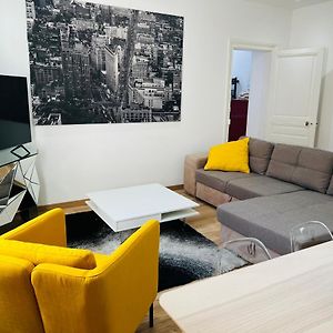 Appartement à 2 Chambres à Coucher