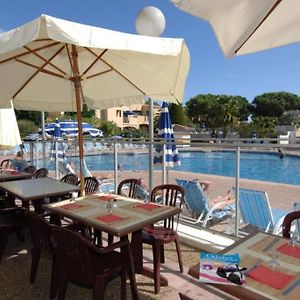 T3 Climatise Dans Village Vacance Avec Piscine, Proximite Plage Et Parking