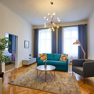 Appartement à 2 Chambres à Coucher