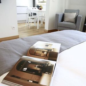 Studio Lit King-Size