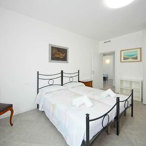 Appartement à 3 Chambres à Coucher