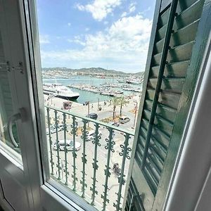 Appartement à 4 Chambres à Coucher