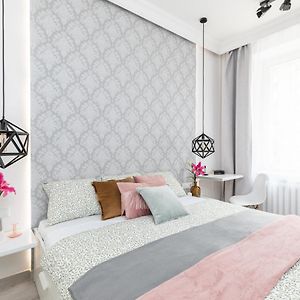 Superapart Chmielna 73A, City Center