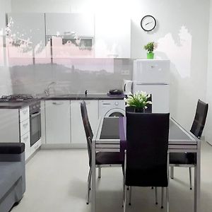 Cozy Apartment Di