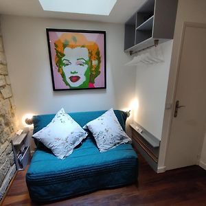 Romantic Tiny House Inside Montmartre