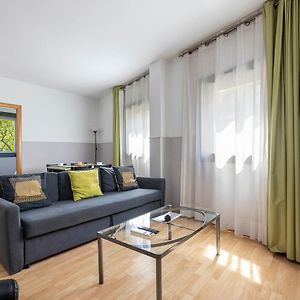 Appartement à 2 Chambres à Coucher
