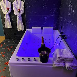 R.Suite