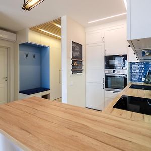 Petrovdom Apartment 16-154 In Rc Kvartet, 16Г Vasyl Lypkivskyi Street
