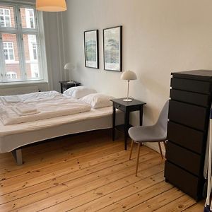 Bright 2-Bedroom Apartment In Elegant Osterbro