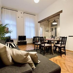 Budget Apartment By Hi5 - Mozsar