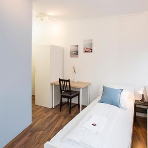 Zentral Gelegene Zimmer Mit Gemeinschaftsbad Und Kueche