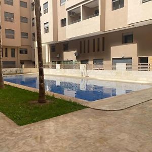 Appartement Plaisant Et Bien Equipe Avec Piscine