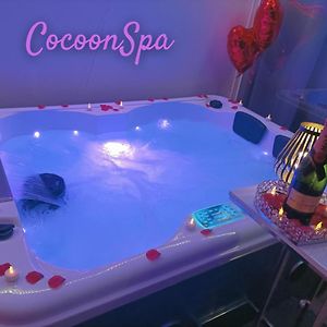 Cocoonspa Loveroom Jacuzzi