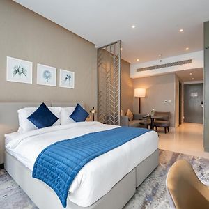 Aliving Stylish Studio With Partial Burj & Canal Views- Prive , Business Bay 713