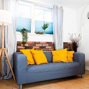 Spacious Apartment In Urban Location