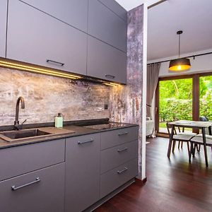 Inpoint 2-Bedrooms Apartment With Private Garden And Free Parking