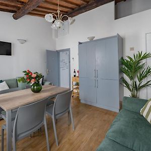 Moro Apartment One