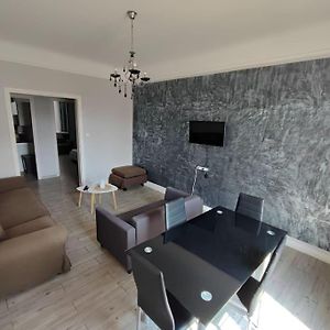 Appartement à 3 Chambres à Coucher