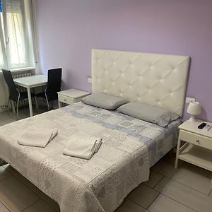 Studio Lit King-Size
