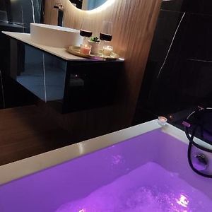 Chill Out Studio Jacuzzi & Sea Views