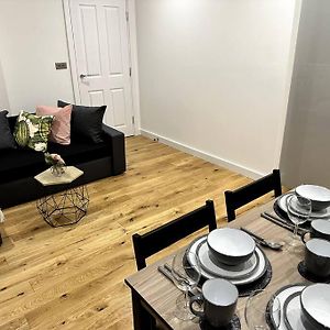 Spacious And Elegant Apartment