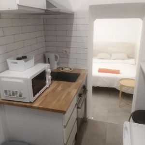 Studio Lit King-Size