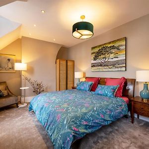 Luxury Central Home - Parking & Ev Point, Superking Bed