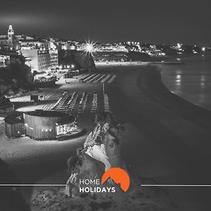 #005 Foxy B By Home Holidays