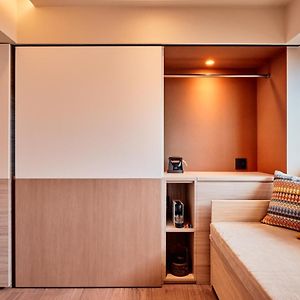 Studio Lit King-Size