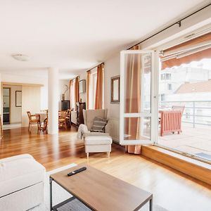 Appartement à 2 Chambres à Coucher