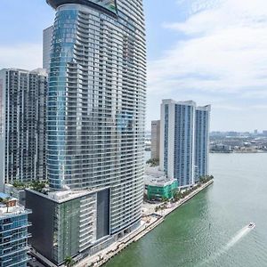 Miami City Views At Icon Brickell