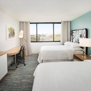 Chambre Lit Queen-Size au Niveau Club