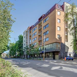 Cityvibe Top-Floor Apartment