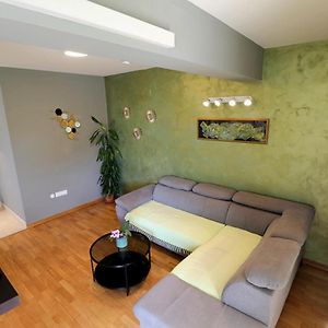 Appartement à 2 Chambres à Coucher