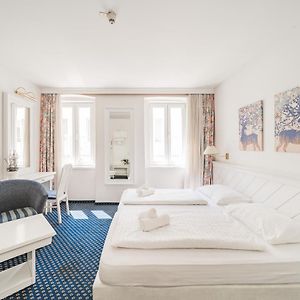 Chambre Lit Queen-Size avec Accès aux Personnes Handicapées