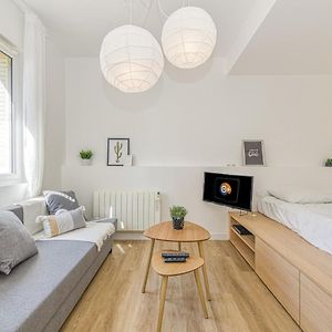 Studio Lit King-Size
