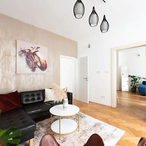 Appartement à 2 Chambres à Coucher