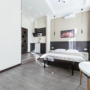 Studio Lit King-Size