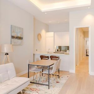 Appartement à 2 Chambres à Coucher