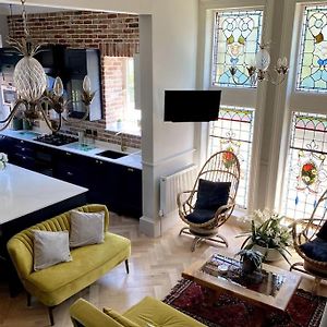 Stunning 3 Bedroom Victorian Home Near Pollok Country Park