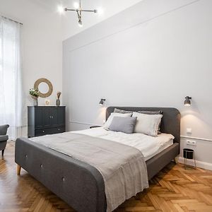 Atmos Glare Apartment