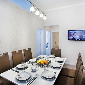 Appartement de Luxe à 4 Chambres à Coucher