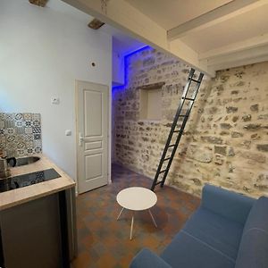 Studio Lit King-Size