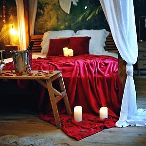L'Evasion Romantique En Amazonie, Spa, Ecran Cinema, Day Use, Lit Baldaquin