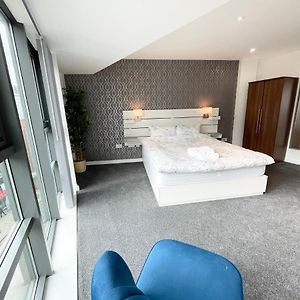 Appartement à 2 Chambres à Coucher