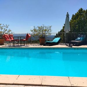 T2 de la Bastide Rouge vue exceptionnelle (180°) sur Aix domaine privé T2 indépendant de 37 m2 avec terrasse exposée plein sud Piscine 10 X 5